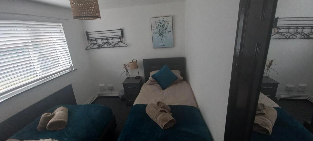6-Min Walk To New Cross Parking Long Stay Discounts Wolverhampton Exteriör bild