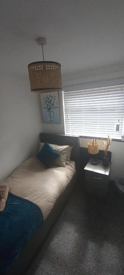 6-Min Walk To New Cross Parking Long Stay Discounts Wolverhampton Exteriör bild