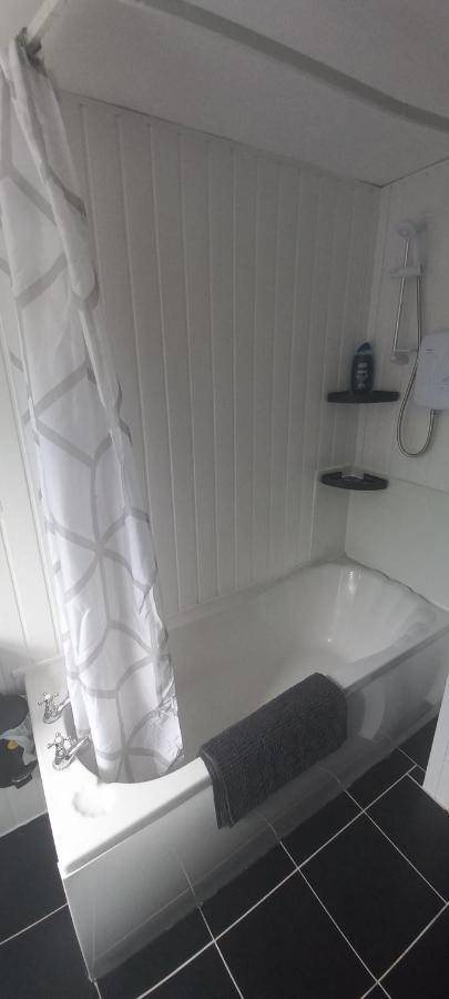 6-Min Walk To New Cross Parking Long Stay Discounts Wolverhampton Exteriör bild