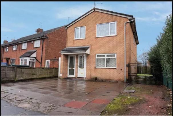6-Min Walk To New Cross Parking Long Stay Discounts Wolverhampton Exteriör bild